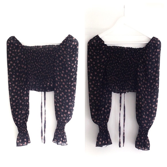 Black puff sleeve blouse flowers size small draw string - Picture 8 of 8